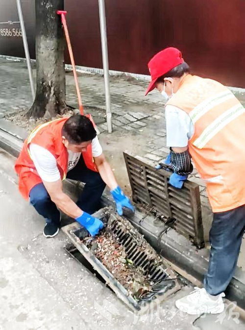 同心協(xié)力戰(zhàn)暴雨 硚口城管筑牢安全防線